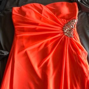 Coral dress nice fitting, used once